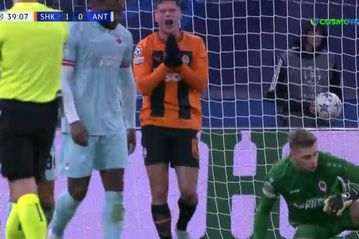 Απίστευτη «διπλή» χαμένη ευκαιρία για τη Σαχτάρ να κάνει δύο τα τέρματά της (vid)