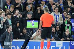 Η IFAB σκέφτεται να δώσει στο VAR μεγαλύτερο ρόλο στο ποδόσφαιρο: Σε ποιες φάσεις θα μπορεί να έχει λόγο