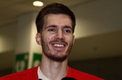 Πάτησε Ελλάδα ο Πετρούσεφ για τον Ολυμπιακό: «Ο Βεζένκοφ μου είπε πως έπρεπε να έρθω»