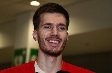 Πάτησε Ελλάδα ο Πετρούσεφ για τον Ολυμπιακό: «Ο Βεζένκοφ μου είπε πως έπρεπε να έρθω»