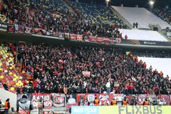 Ο κόσμος του Ολυμπιακού στο Βουκουρέστι (gallery&vids)