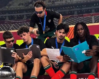 Παγκόσμια πρωταθλήτρια η Κ17 της Πορτογαλίας, πανηγύρισε με τα σχολικά βιβλία στο βάθρο (vid)