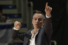 Τρίζει ακόμα η καρέκλα του Κάτας - Η στάση των παικτών της Μακάμπι και οι... διάδοχοι