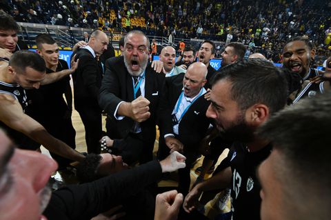 Η Μπραν, ο Τσάλοφ και ο «ήρωας χωρίς κάπα» Χατζόπουλος