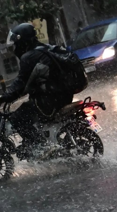 Κακοκαιρία Adel: Νέο έκτακτο δελτίο από την ΕΜΥ – Καταιγίδες στην Αττική, χάος στους δρόμους