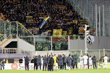 «Κιτρινόμαυρο» πάρτι στη Φλωρεντία - Ατελείωτο γλέντι των φίλων της ΑΕΚ (vids)