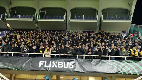 «Γιατί μονάχα αυτή η ομάδα μου ομορφαίνει τη ζωή» - Η «τρέλα» των οπαδών της ΑΕΚ στο Αρτέμιο Φράνκι (vid)