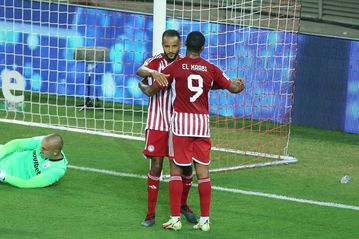 Δεν γίνεται να μην πάρει επιθετικό…