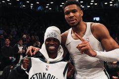 Συνάντηση... αστέρων στο Μπρούκλιν και αποθέωση Γιάννη στον Βινίσιους (vid)