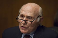 Ο πρώην πρόεδρος των Μπακς και γερουσιαστής, Χερμπ Κολ, πέθανε σε ηλικία 88 ετών