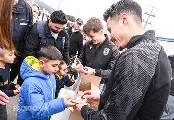 Σπουδαία κίνηση της ΠΑΕ ΠΑΟΚ: Ποδοσφαιριστές της ομάδας μοίρασαν δώρα σε παιδιά που το έχουν πραγματικά ανάγκη (gallery)