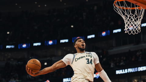 Με σόου Αντετοκούνμπο οι Μπακς επέστρεψαν στις νίκες