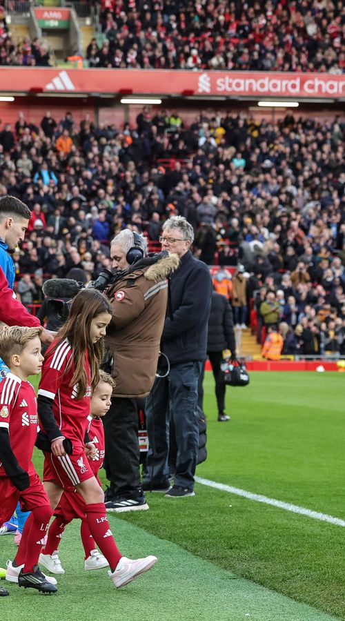 Συγκίνηση στο «Άνφιλντ»: Το βίντεο της Λίβερπουλ με τα παιδιά του αδικοχαμένου Ζότα