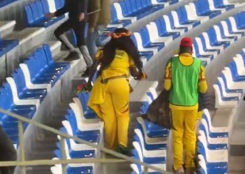 Υπέροχη κίνηση από τους οπαδούς της Σενεγάλης: Καθάρισαν το γήπεδο μετά τον αγώνα της εθνικής τους