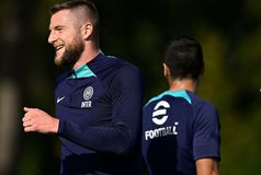 Σκρίνιαρ: «Έχω υπογράψει στην Παρί»