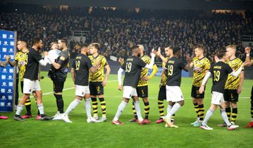 Mε μπλουζάκια στη μνήμη του Άλκη εισήλθαν στο γήπεδο οι παίκτες της Άρη (pics)