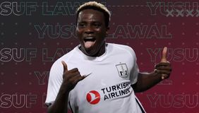 Η πρωτότυπη παρουσίαση του Yusuf Lawal από την Αρόκα (vid)