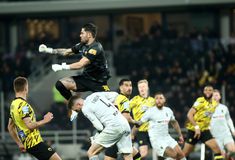 ΠΑΕ Άρης: «Μπένετ, εάν έχεις λίγη τσίπα οφείλεις να γυρίσεις στην Αγγλία»