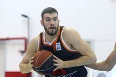 Ρογκαβόπουλος από άλλο πλανήτη έδωσε τη νίκη στη Μερκεζεφέντι