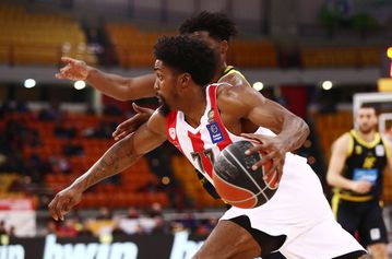 Ολυμπιακός - Άρης: Το φοβερό buzzer beater του Σακίλ ΜακΚίσικ (vid)