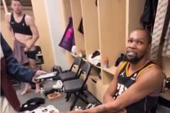 Έπος: Συμπάικτης του Ντουράντ έμεινε ολόγυμνος όσο εκείνος έκανε δηλώσεις στην κάμερα