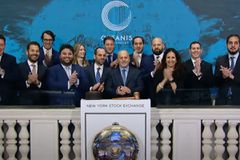 Ο Γιάννης Αλαφούζος έγινε πρώτο θέμα στα μεγαλύτερα αμερικανικά οικονομικά τηλεοπτικά δίκτυα