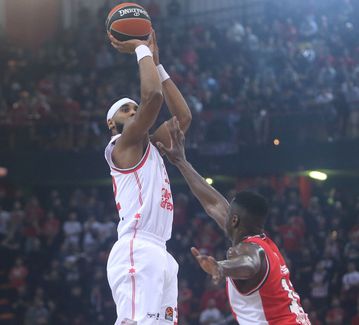 Ο Ντέιβις γλιτώνει το χειρουργείο, ερωτηματικό η συμμετοχή του με τον Ολυμπιακό!