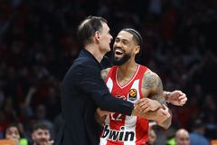 Η αγκαλιά του Μπαρτζώκα στον Ντόρσεϊ μετά το απίθανο τρίποντο στο φινάλε (pic)