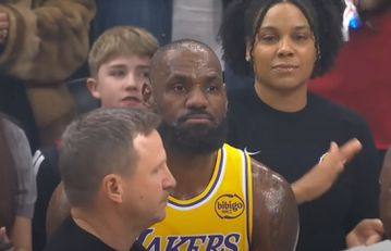 Συγκίνηση για τον Λεμπρόν Τζέιμς στην επιστροφή του στο Κλίβελαντ