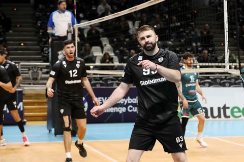 Γλυκιά ήττα και πρόκριση στους «8» για τον ΠΑΟΚ στο CEV Challenge Cup με τις σκέψεις στους αδικοχαμένους οπαδούς