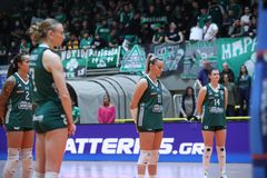 Η ομάδα βόλεϊ γυναικών του Παναθηναϊκού τίμησε τα θύματα του ΠΑΟΚ (pic&vid)