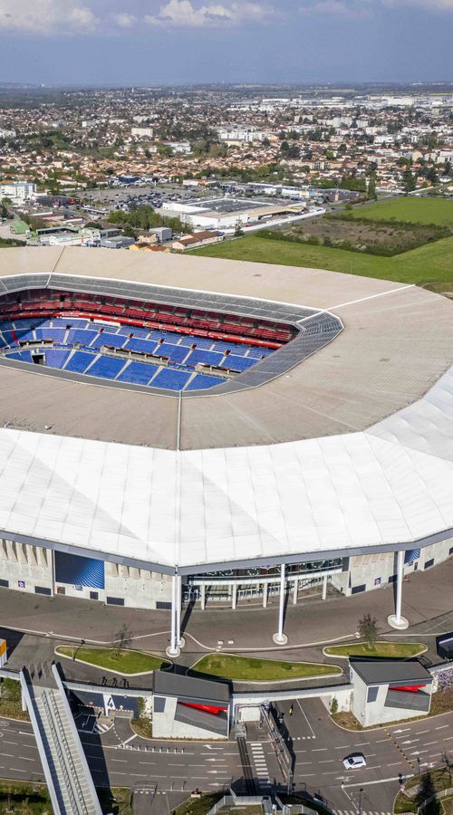 ΠΑΟΚ και Παναθηναϊκός παίζουν σε γήπεδα που τα χωρίζει... λίγη άσφαλτος! (vid)