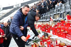 Ενός λεπτού σιγή για τα θύματα των οπαδών του ΠΑΟΚ στο Ολυμπιακός - Μπαρτσελόνα