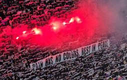 Τα πανό των φίλων της Λυών για τα «αετόπουλα» που έφυγαν από τη ζωή (pic)