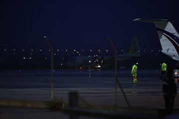 Στη Θεσσαλονίκη το αεροπλάνο με τις επτά σορούς των φίλων του ΠΑΟΚ