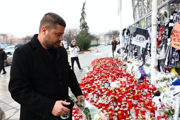 Στην Τούμπα ο Μάκης Γκαγκάτσης για τα αδικοχαμένα αετόπουλα (vid)