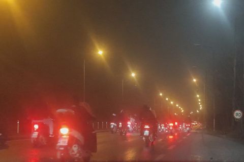 Ο κόσμος του ΠΑΟΚ συνοδεύει τα αδικοχαμένα «αετόπουλα» (vid)