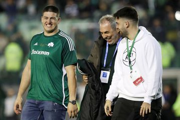 Το μήνυμα του Καρλαύτη μετά την αποθέωση στη Λεωφόρο: «Τρελαίνομαι» (pic)