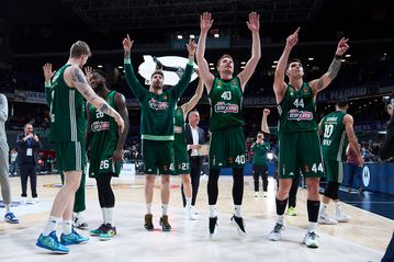 Ο Παναθηναϊκός γιόρτασε με τους 200 «θαρραλέους» οπαδούς του την τεράστια νίκη στη Μαδρίτη (vid)