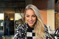 Η εντυπωσιακή Άνα Μαρία Μάρκοβιτς ξεπερνά τον τραυματισμό της με διακοπές στην Ιταλία