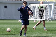 Οι διεθνείς της ΑΕΚ γύρισαν, αλλά τα χαρτιά του Αλμέιδα για την Τούμπα παρέμειναν κλειστά