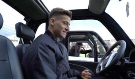 Το νέο αυτοκίνητο του «Ντέλια» (vid)