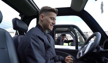 Το νέο αυτοκίνητο του «Ντέλια» (vid)