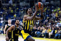 Με 50άρη Χέις-Ντέιβις η Φενέρμπαχτσε διέλυσε την Άλμπα Βερολίνου