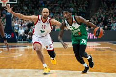 Ο Σάμνερ έσπασε τα κοντέρ σε 15 λεπτά, αλλά δεν πέρασε τον Μπουρούση!