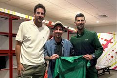 Συνάντηση γιγάντων: Ο Μέσι είδε από κοντά τον ημιτελικό του Τζόκοβιτς και φωτογραφήθηκε μαζί του (pic)