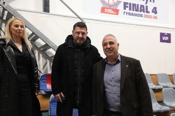 Allwyn Final 4 Κυπέλλου Ελλάδας: Ο Νίκος Χαρδαλιάς βραβεύτηκε για την προσφορά του στο Μπάσκετ Γυναικών-Tι δήλωσε (vid)