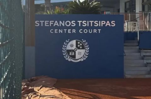 Γήπεδο τένις στη Γαλλία πήρε το όνομα του Στέφανου Τσιτσιπά (vid)