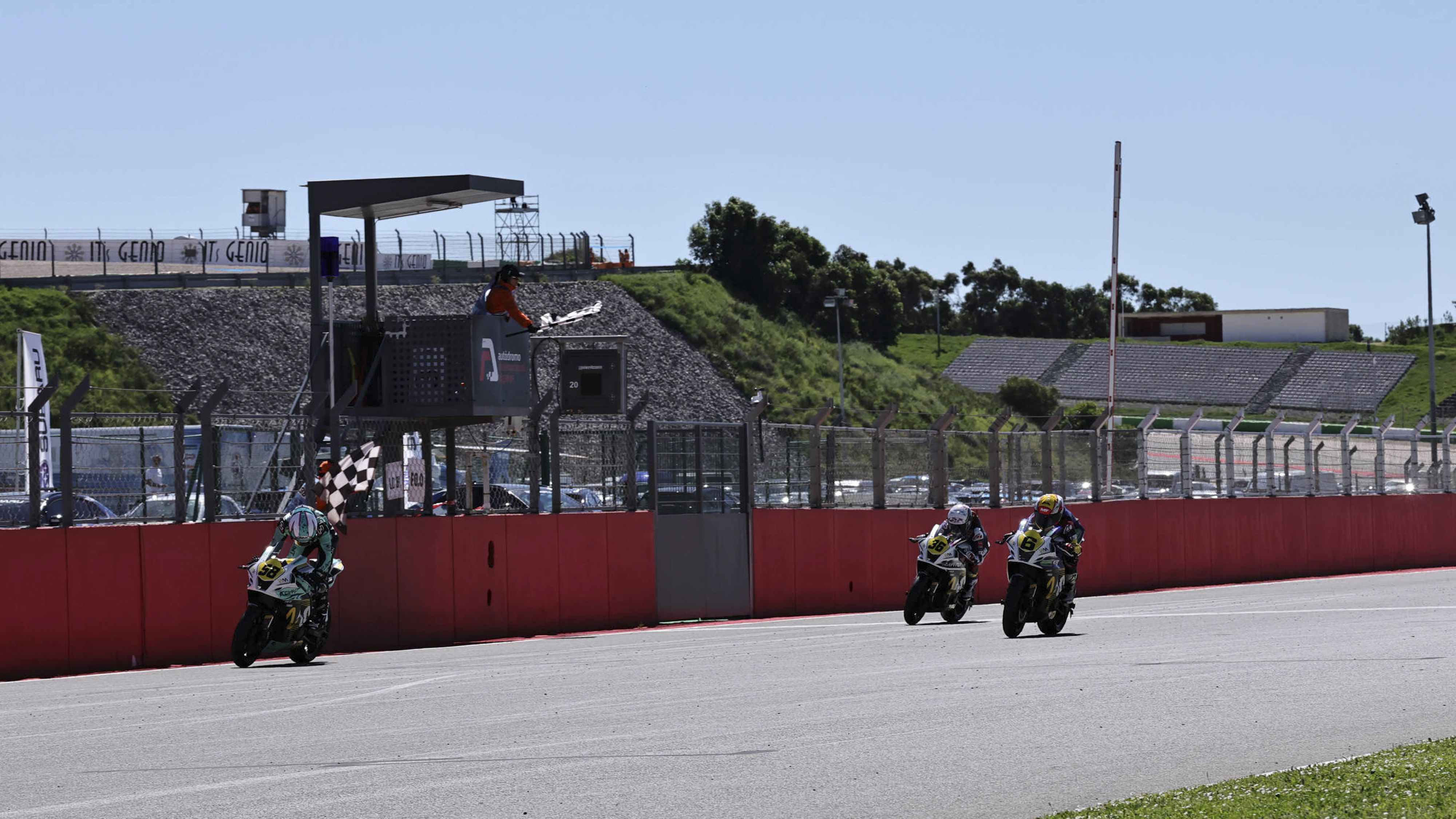 Πάολα Ράμος, Μπεατρίς Νέιλα και Μαρία Ερέρα