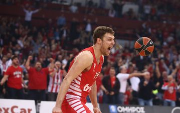 Euroleague: Το απίθανο τρίποντο του Βεζένκοφ από το... σπίτι του στο top-10 των game 2 των playoffs (vid)